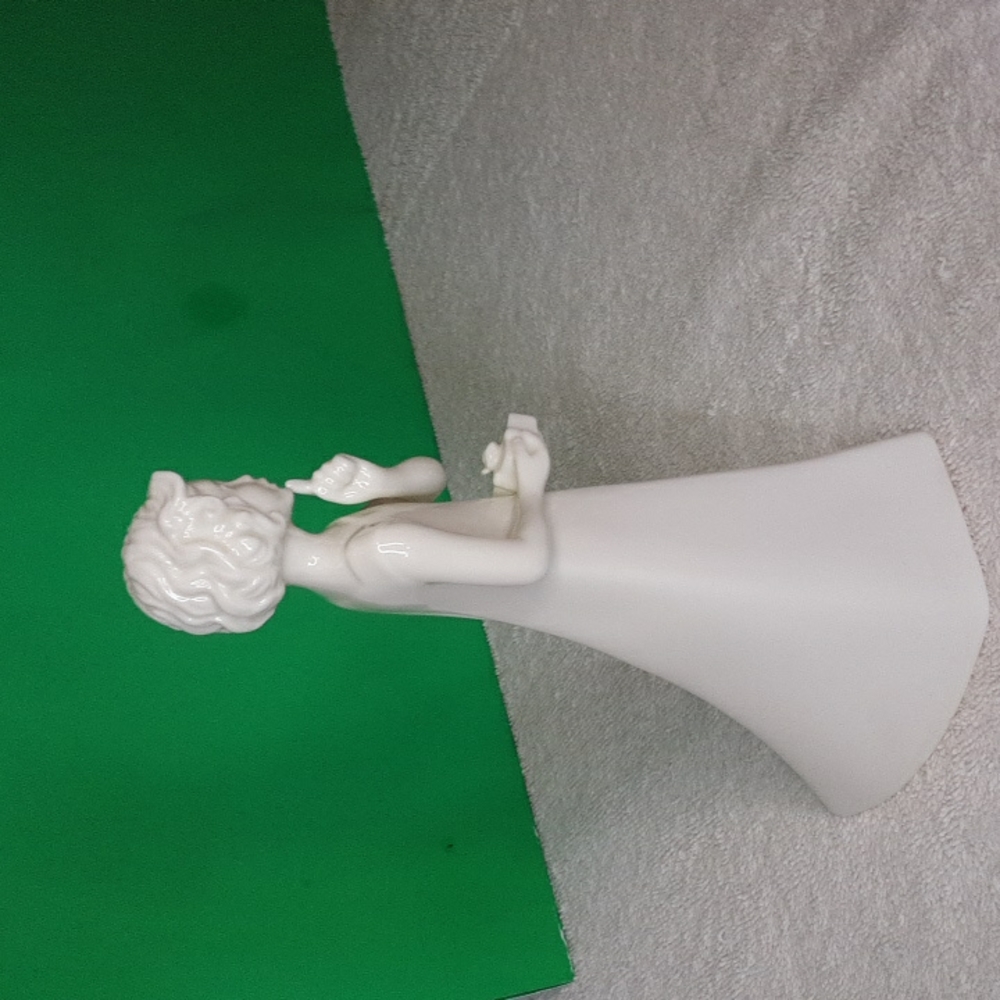 ROYAL WORCESTER  FIGURINE MOMENTS COLLECTION - Picture 2 of 5